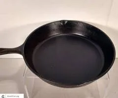 LODGE SKILLET